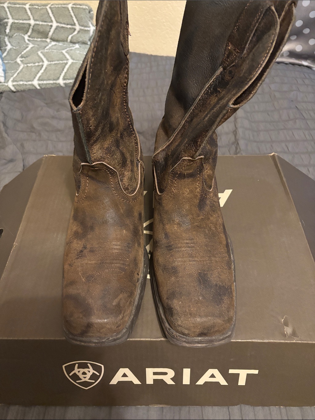 Men’s Size 13d Ariat Leather Boots!